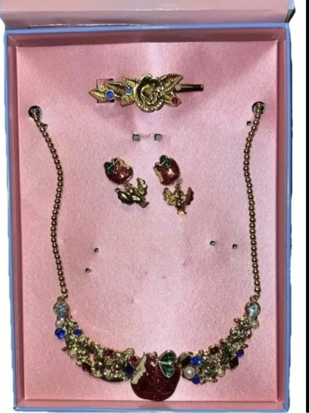 Disney Snow White Deluxe Jewelry Set Necklace, Pin, and Earrings